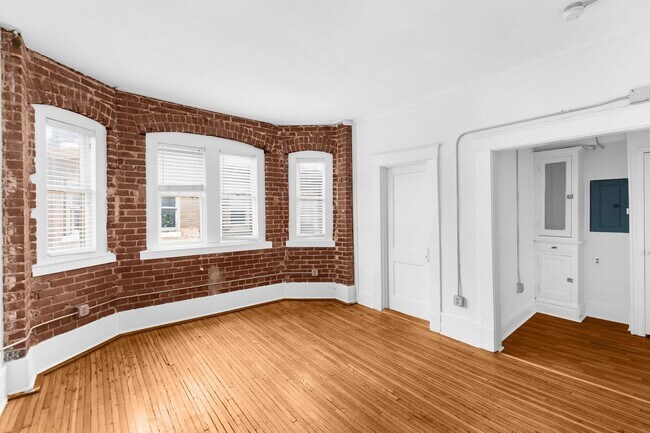 Interior Photo - The Richmond