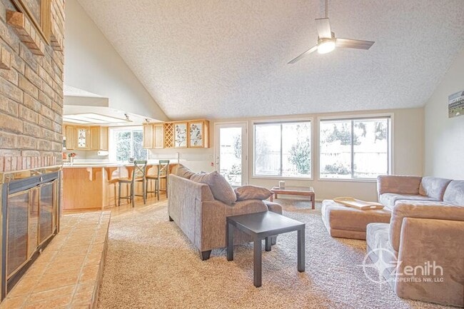 Building Photo - 12018 SE 17th St