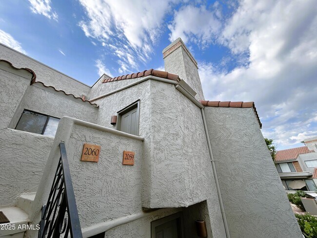 Building Photo - 10055 E Mountainview Lake Dr