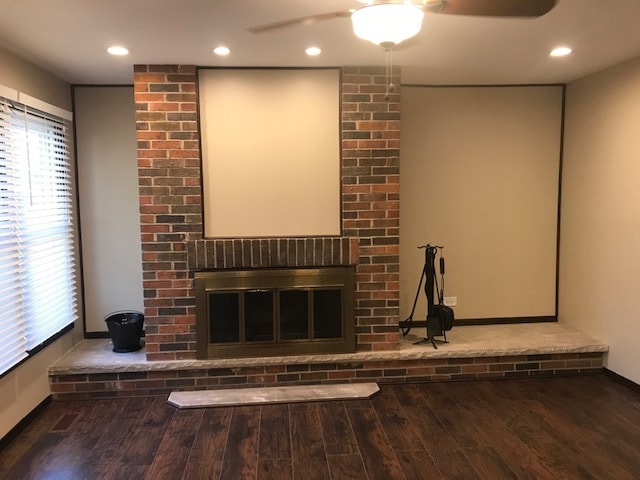 Fireplace - 512 Carlyle Ln