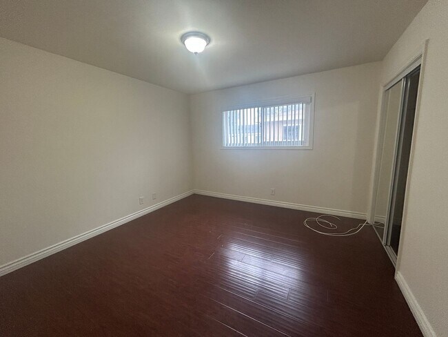 Building Photo - Spacious 2bed 1.5bath Apartment near Beach Blvd & Talbert Ave