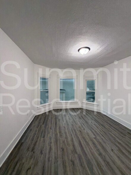 Building Photo - 1422 10th St