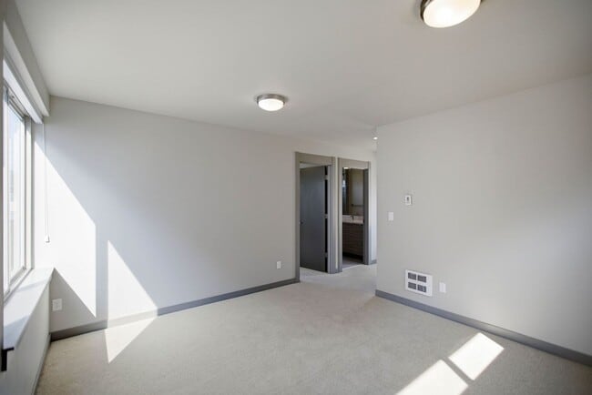 Building Photo - 4726 Delridge Wy SW