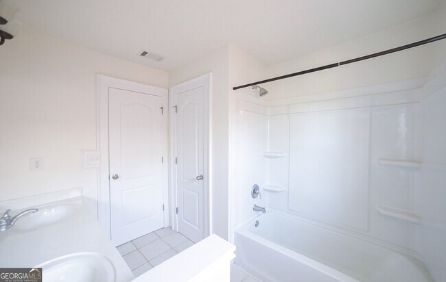 Building Photo - 104 Putters Dr