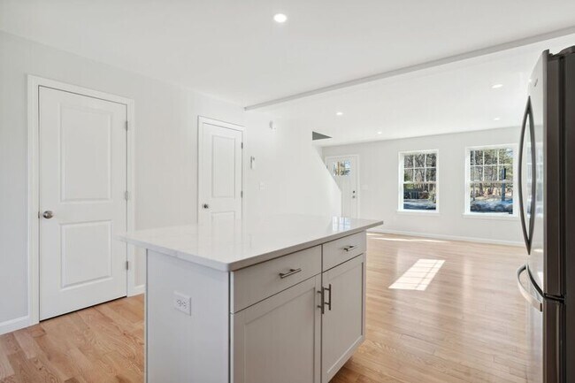 Building Photo - 16 Cardinal Ln