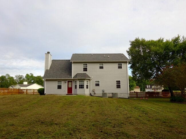 Building Photo - 3 BR w/ Bonus Room Minutes to MCAS!