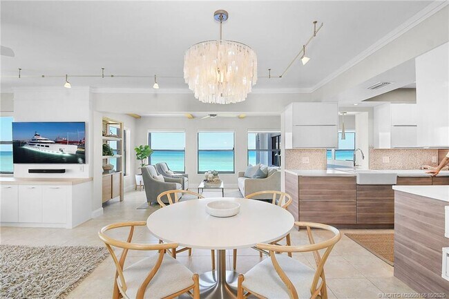 Building Photo - 1289 NE Ocean Blvd