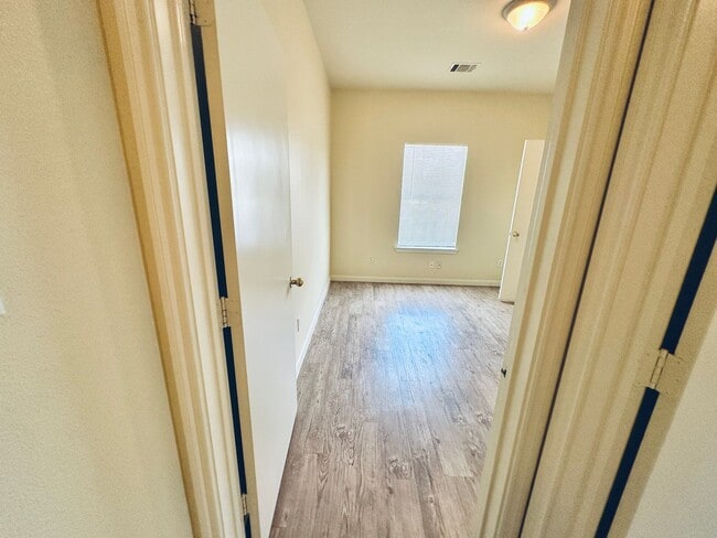 Building Photo - 2873 Southampton Way