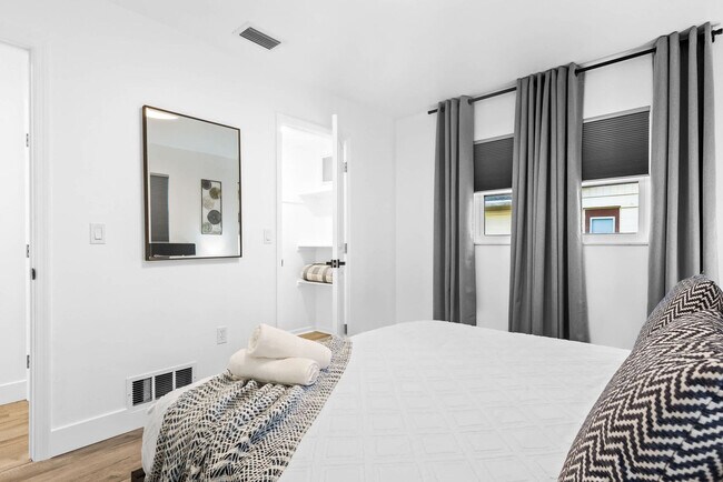 Building Photo - 1311 Cypress Ave