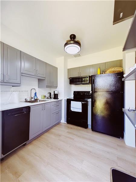 Building Photo - 1075 NE 120th St