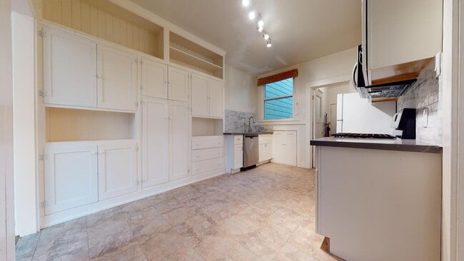 Building Photo - Bright Spacious 2BD + 1BA in Inner Richmon...