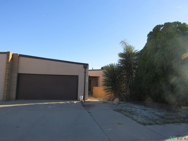 Primary Photo - 1915 Villa Dr