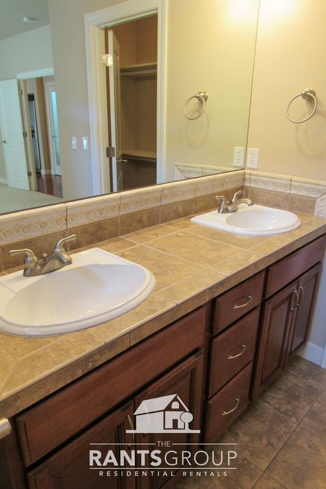 Building Photo - Spacious Single-Family Home in Olympia’s I...