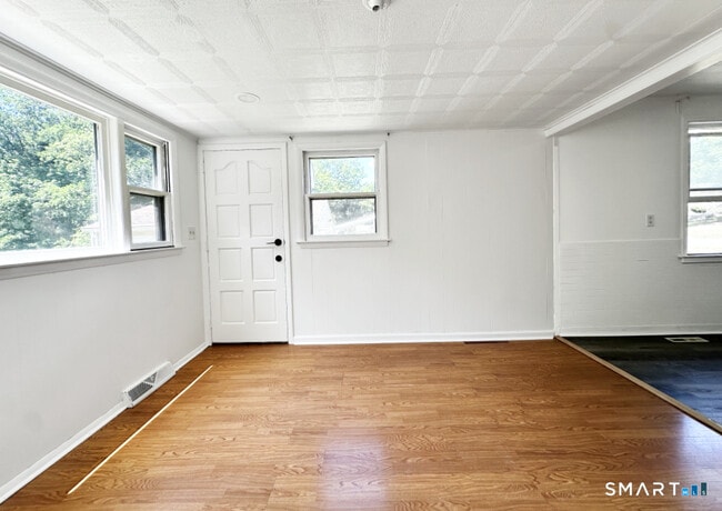 Building Photo - 225 Battis Rd