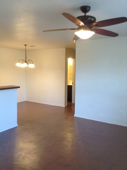 Dining room - 8124 Doreen Ave