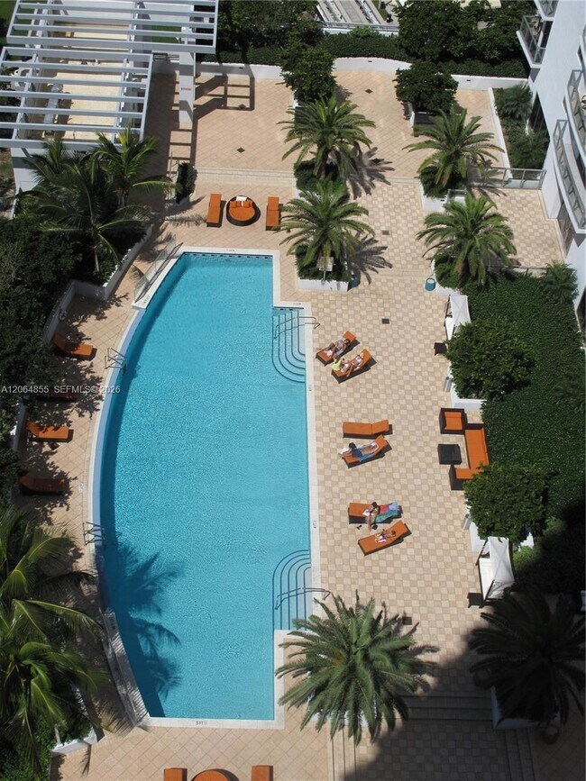 Building Photo - 1050 Brickell Ave