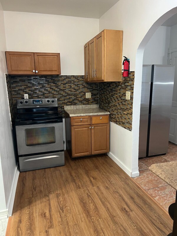 Building Photo - 527 Tilghman St