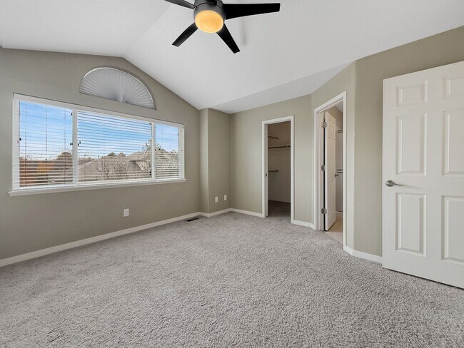 Building Photo - Beautifully Updated Townhome in a Prime Location 2 bed 2 Bath for Rent