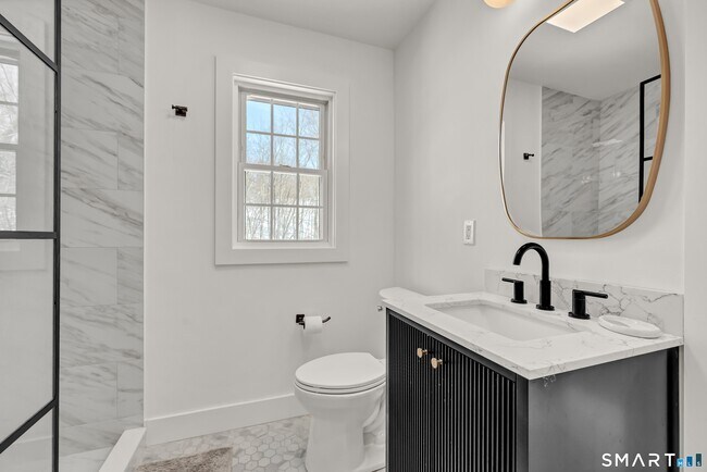 Building Photo - 5 Main Dr