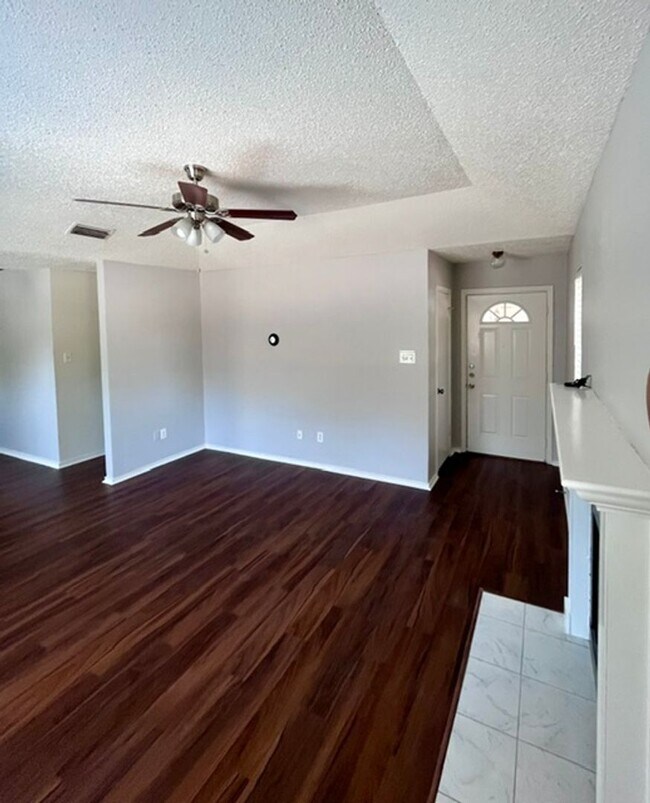 Building Photo - Cute 1 story duplex in Euless in CGISD