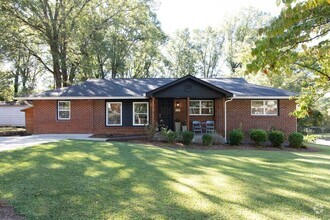 Building Photo - 335 Knottingham Dr