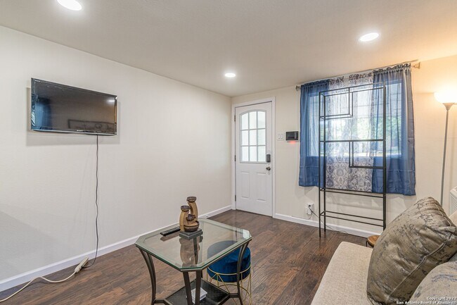 Building Photo - 207 W Hermine Blvd