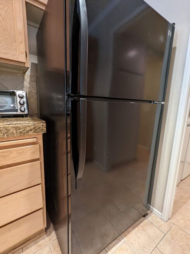 Building Photo - You will love this beautiful townhouse near Victoria Gardens!