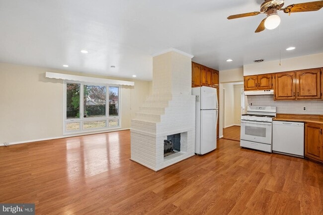 Building Photo - 6621 Edsall Rd