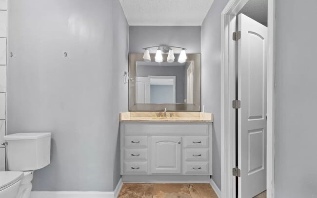 Building Photo - 2456 Saddleridge Dr