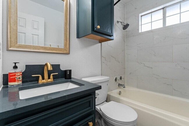 Building Photo - 1409 Lantern Light Dr