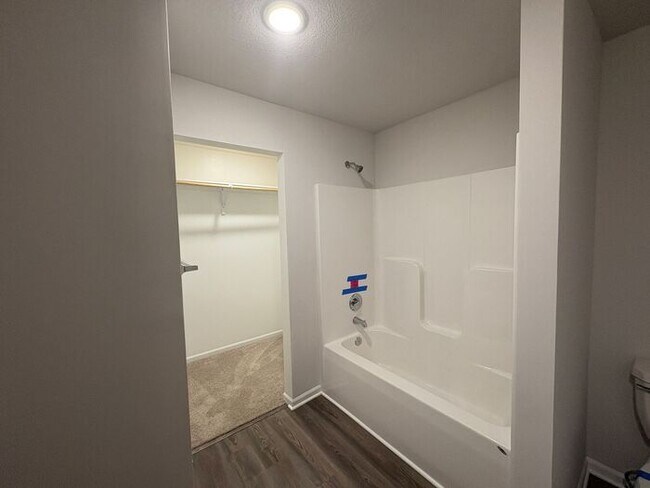 Building Photo - Charming 4-Bedroom Home with Spacious Livi...