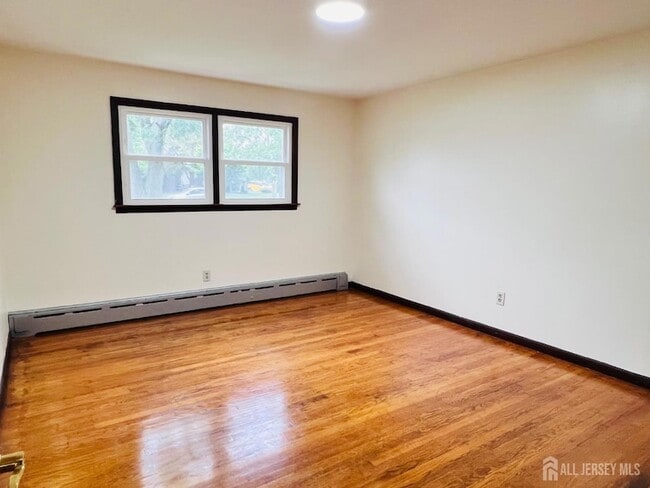 Building Photo - 346 Carteret Ave
