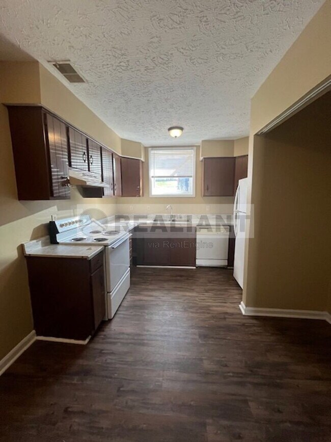 Building Photo - 1646 Foxhaven Dr