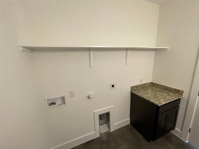 Building Photo - 232 Sapphire Dr