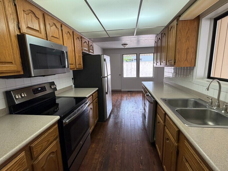 Building Photo - 345 W 400 S