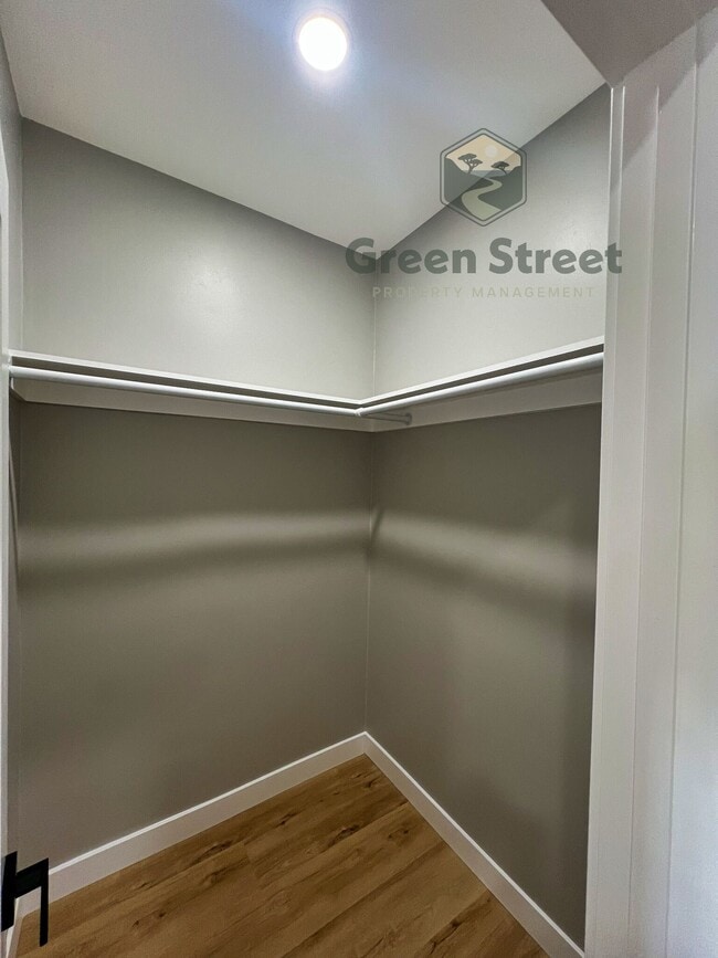 Building Photo - 2410 Albatross St