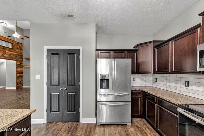 Building Photo - 102 Gabriels Wy