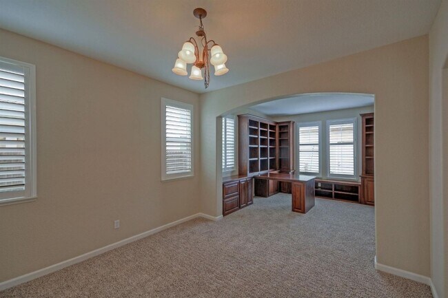 Building Photo - 4 Bedroom, 3 Bath - 3 Car Garage - Gorgeous!!!