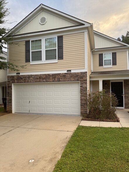 Primary Photo - 5919 Fazenda Dr