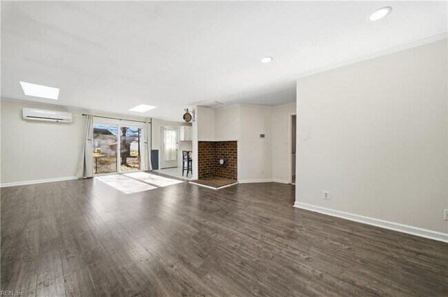 Building Photo - Charming 2 Bed, 2 Bath Home on Spacious Lot