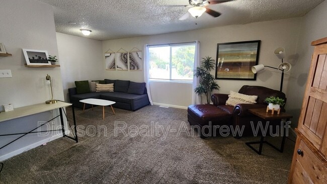 Building Photo - 700 Akard Dr