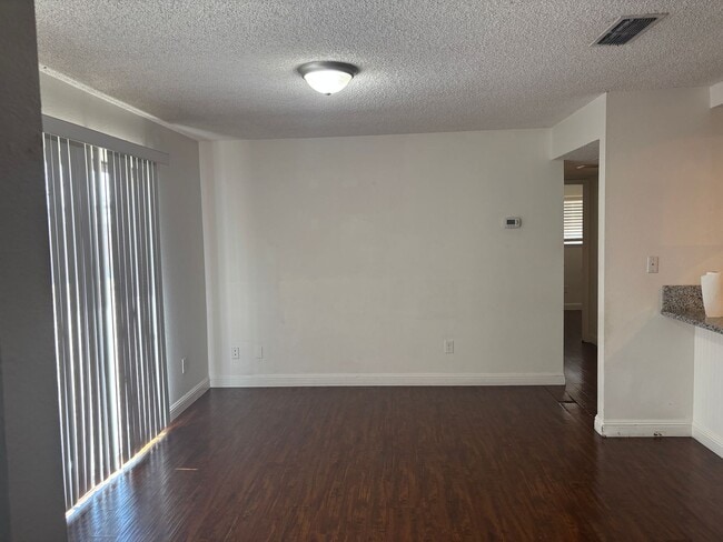 Building Photo - Nice Duplex in Cul-De-Sac