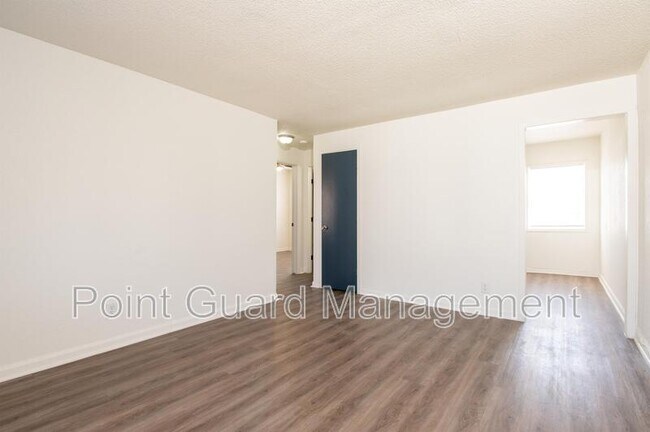 Building Photo - 825 S Beverly St