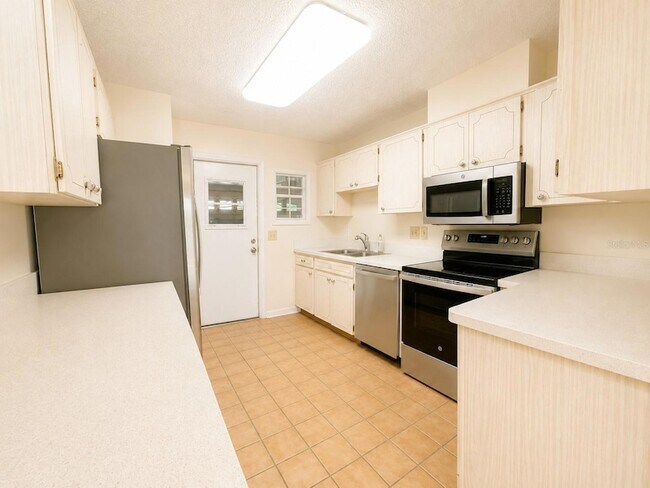 Building Photo - 310 Faircross Cir