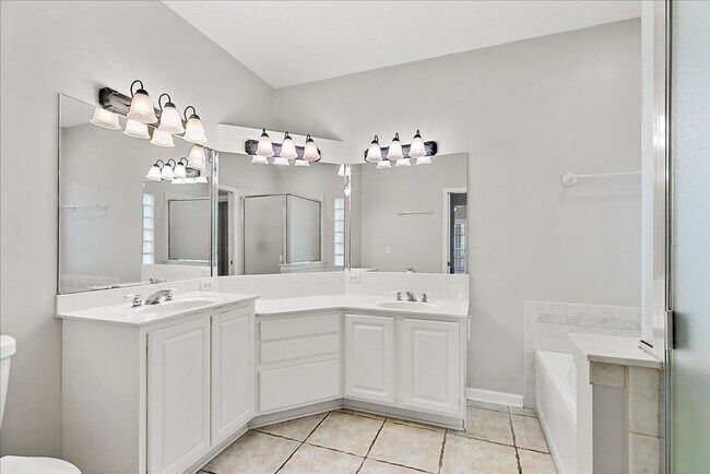 Building Photo - Lovely contemporary home in popular South Jax Beach!