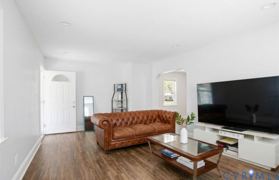 Building Photo - 308 Maple Ln
