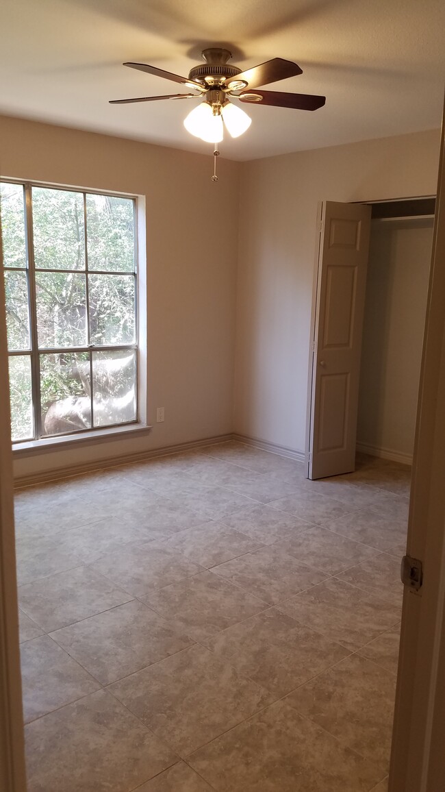 Guest bedroom - 4320 Holland Ave