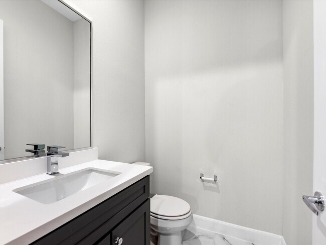 Building Photo - 2727 Clinton Dr