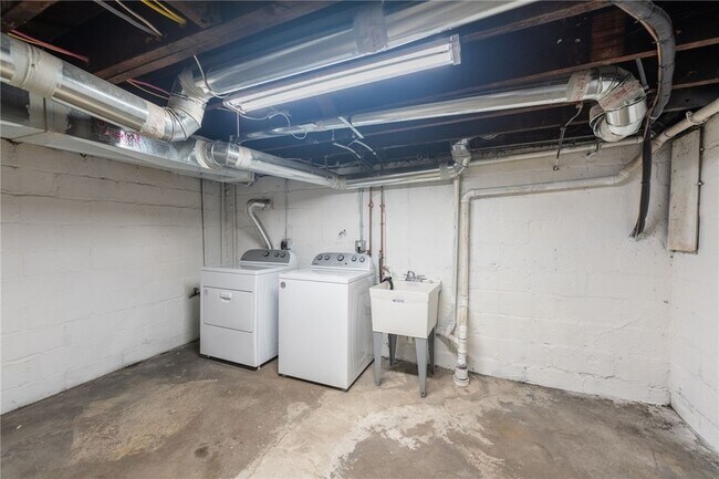 Building Photo - 533 N Euclid Ave