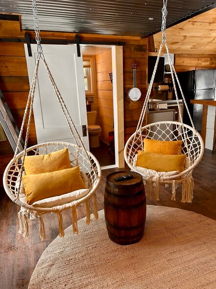 Building Photo - 288 River Rd